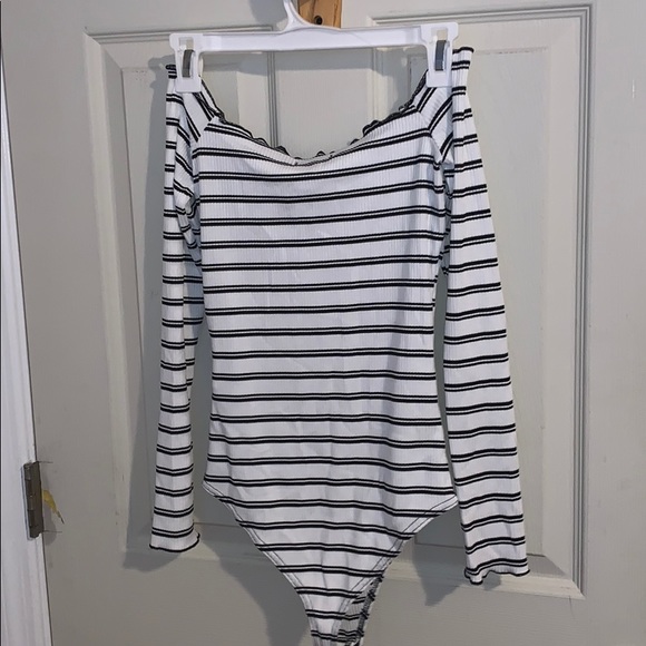 off shoulder striped bodysuit - Picture 3 of 3